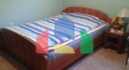 Просторный дом с частным садом в Сутоморе