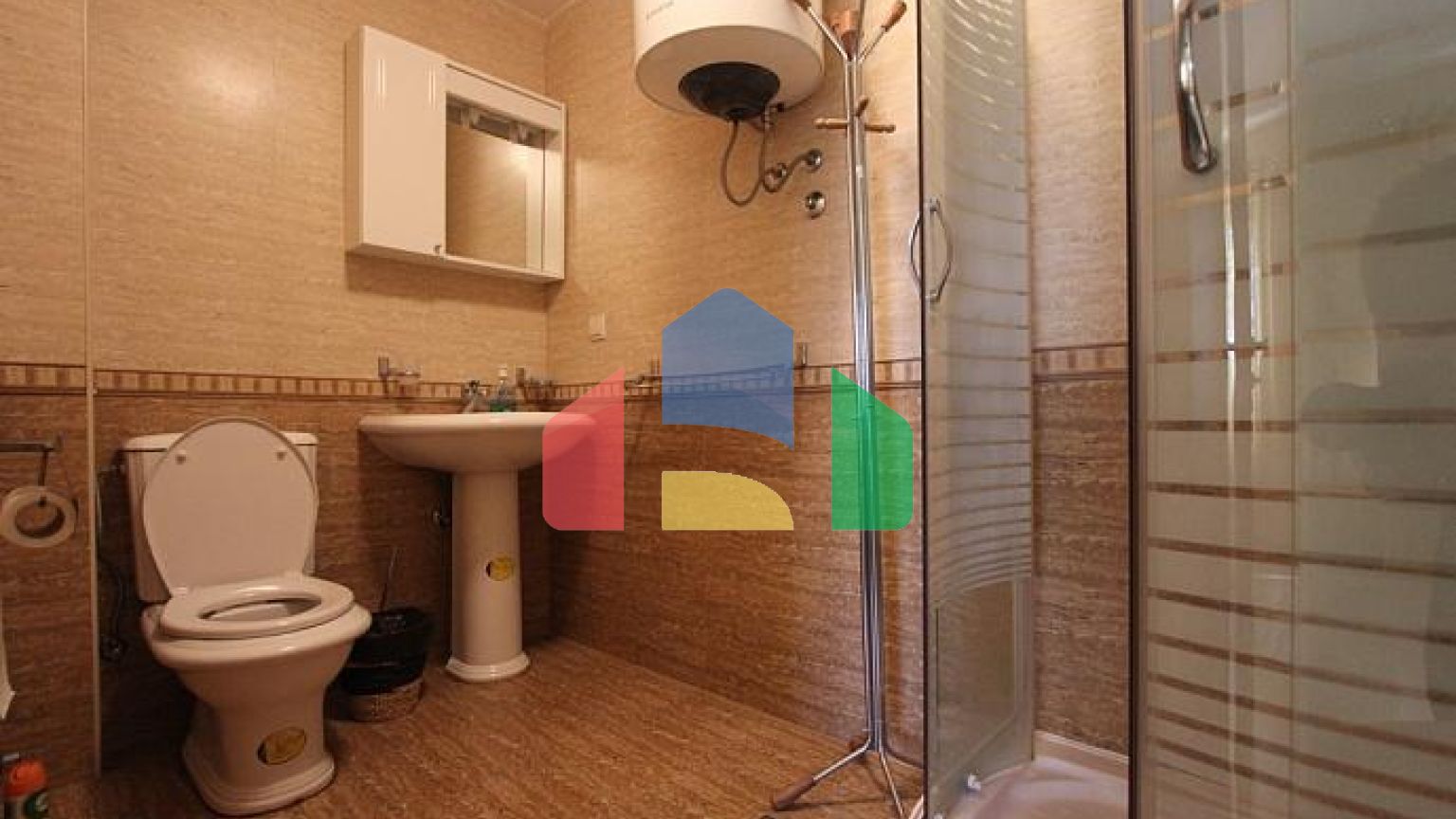 Вилла с бассейном в Сутоморе