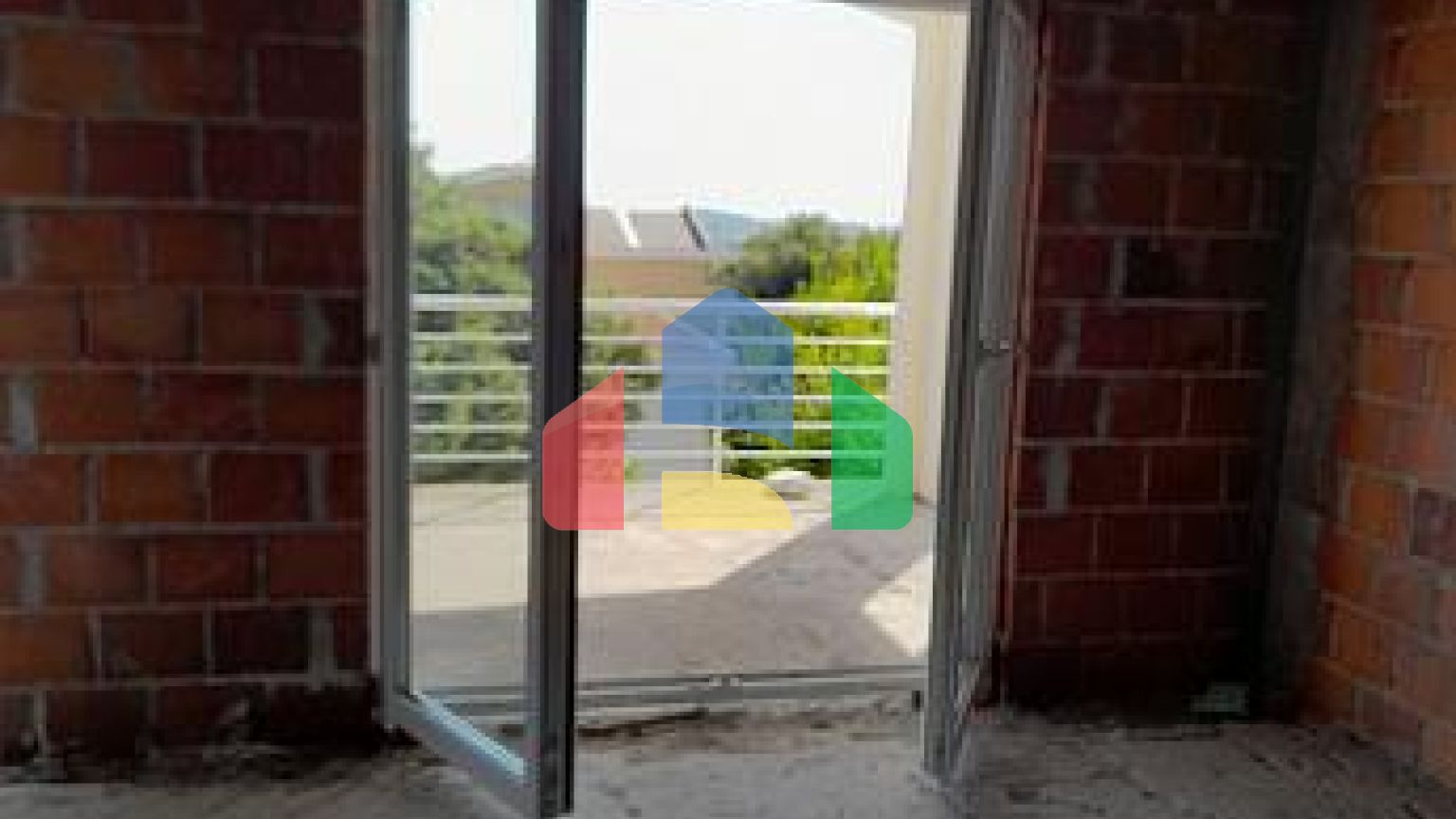 Трехэтажный семейный дом