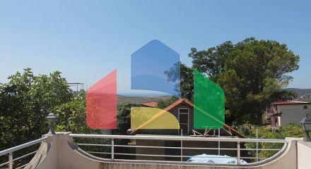 A three-story house with a panoramic view in Sutomore