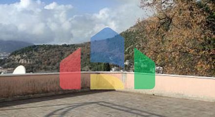 Идеальный семейный дом с видом на море и горы в Сутоморе