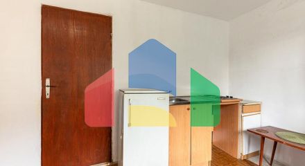 Семейный дом в тихом районе с террасой и видом на зелень.