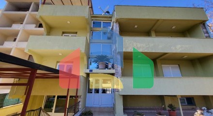 House with apartments in Sutomore