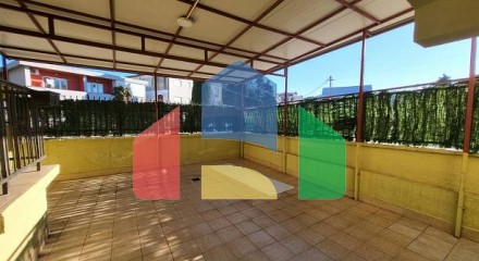 House with apartments in Sutomore