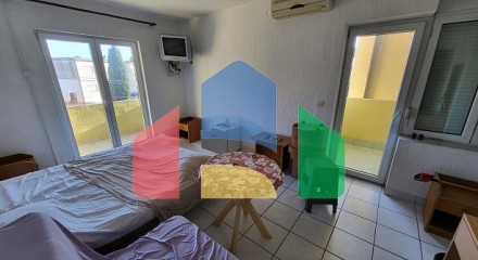 House with apartments in Sutomore