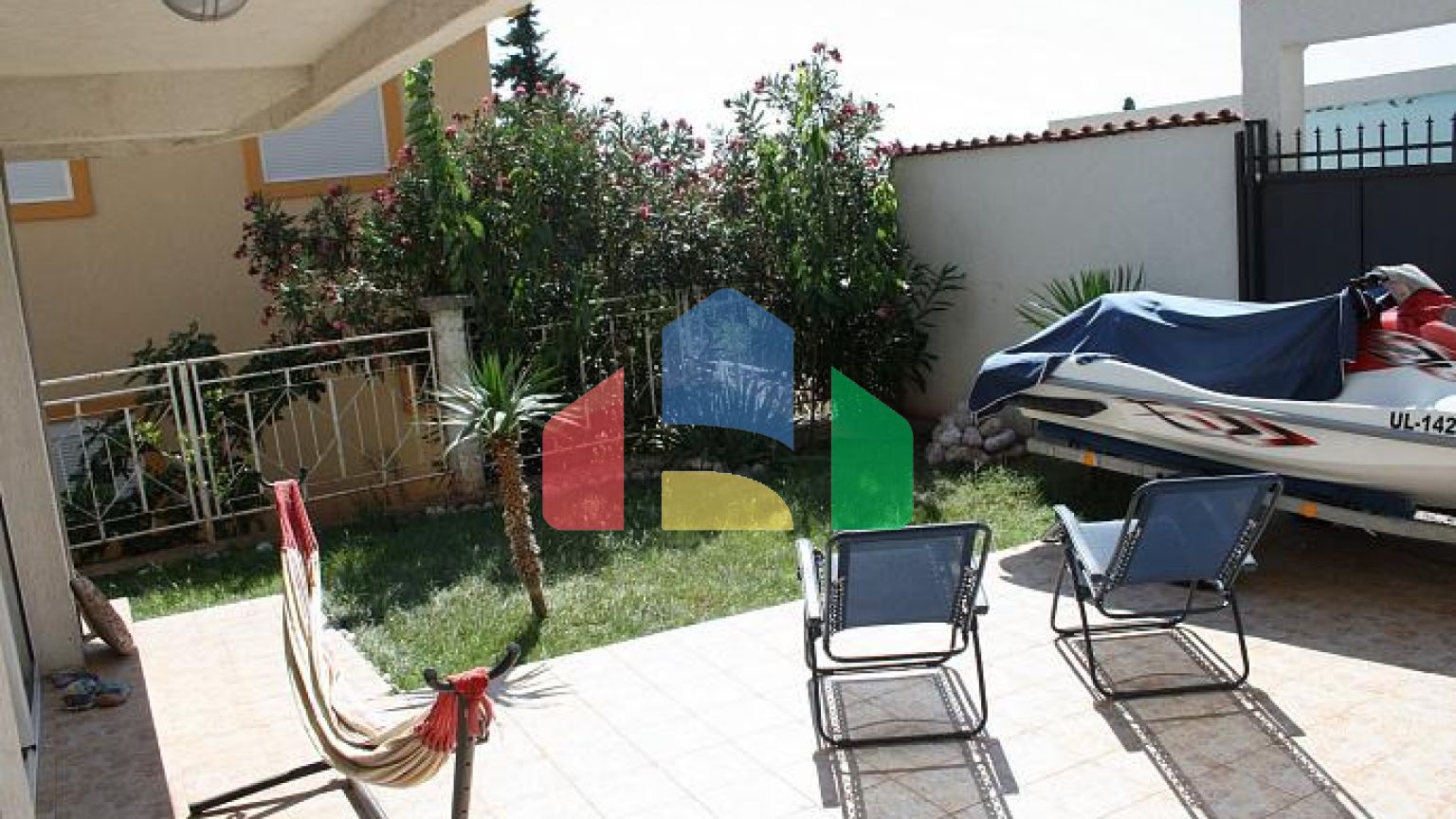 Дом в Сутоморе с видом на море