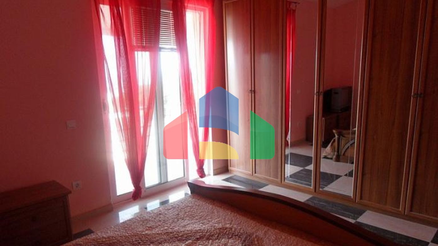 Дом в Сутоморе с видом на море