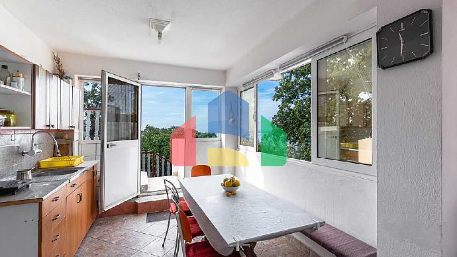 Дом с террасой и видом на море в Баре