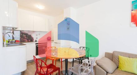 Квартира с 2 спальнями и видом на море в живописном месте на Святом Стефане. Квартира с 2 спальнями и видом на море в живописном месте на Святом Стефане.