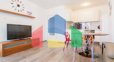 Квартира с 2 спальнями и видом на море в живописном месте на Святом Стефане. Квартира с 2 спальнями и видом на море в живописном месте на Святом Стефане.