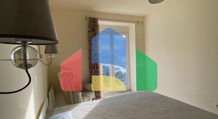 Просторная квартира с 3 спальнями и видом на море на Святом Стефане, Црвена Главица.