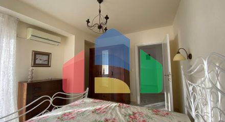 Просторная квартира с 3 спальнями и видом на море на Святом Стефане, Црвена Главица.