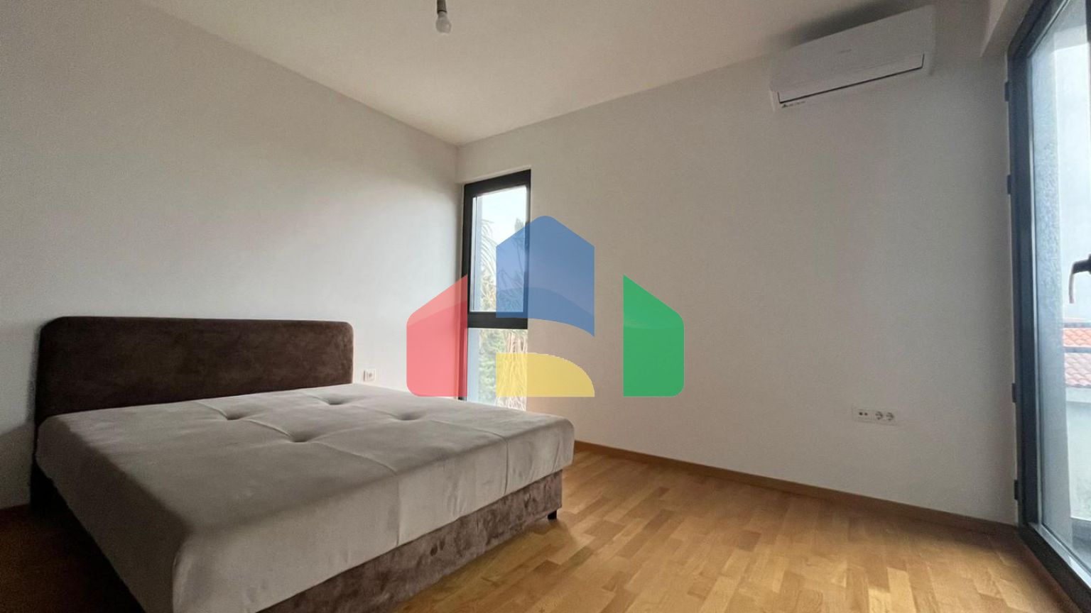 Предлагается к продаже большая квартира в новом доме на Святом Стефане.