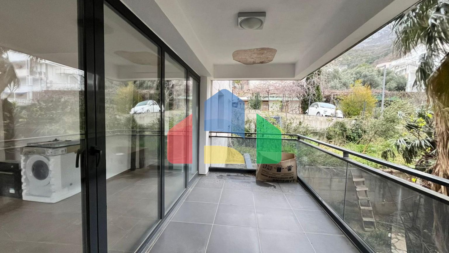 Предлагается к продаже большая квартира в новом доме на Святом Стефане.