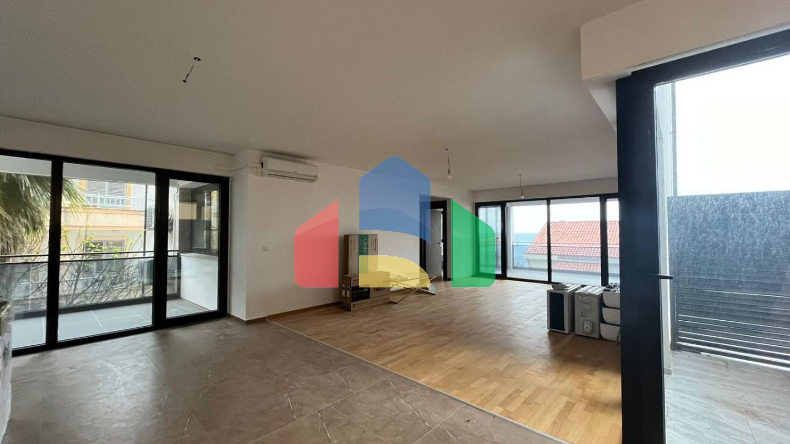 Предлагается к продаже большая квартира в новом доме на Святом Стефане.