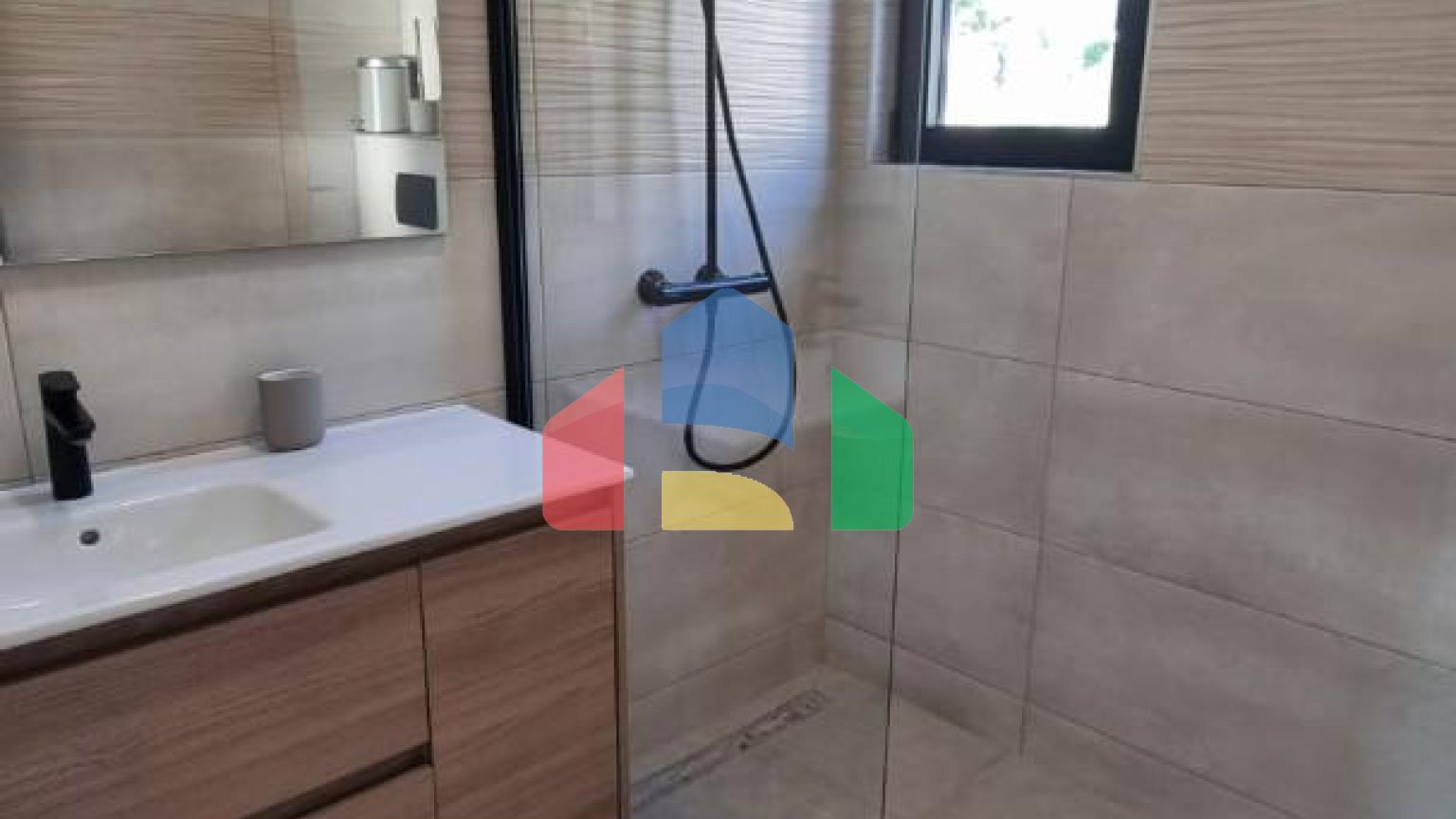 Новые виллы с бассейном в Будванской ривьере