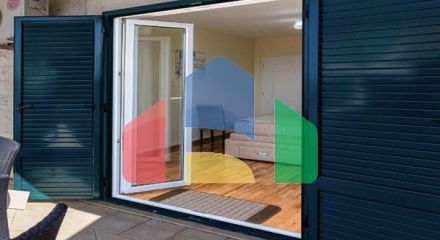 Просторная двухуровневая квартира с видом на море в Свети-Стефане