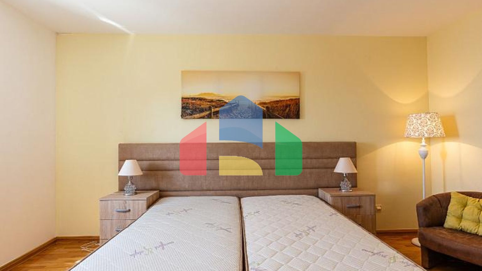 Просторная двухуровневая квартира с видом на море в Свети-Стефане