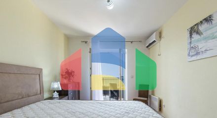 Просторная двухуровневая квартира с видом на море в Свети-Стефане