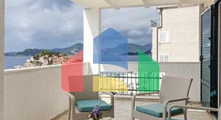 Spacious duplex apartment with sea view in Sveti Stefan