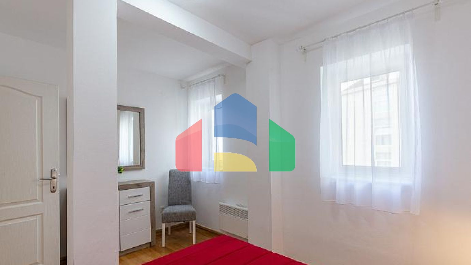 Просторная двухуровневая квартира с видом на море в Свети-Стефане