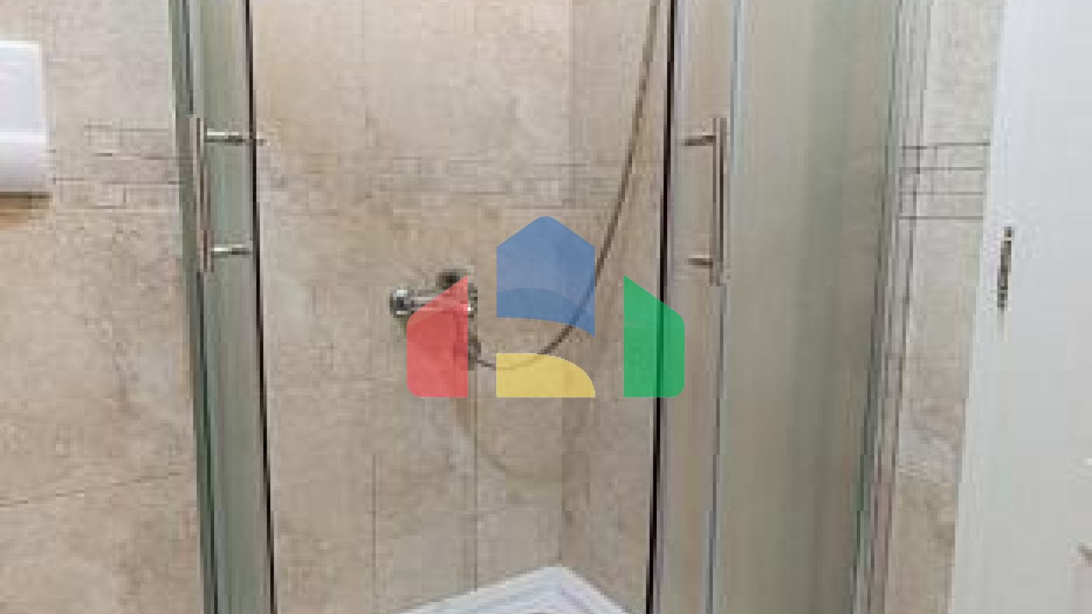 Просторная двухуровневая квартира с видом на море в Свети-Стефане