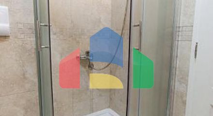 Просторная двухуровневая квартира с видом на море в Свети-Стефане