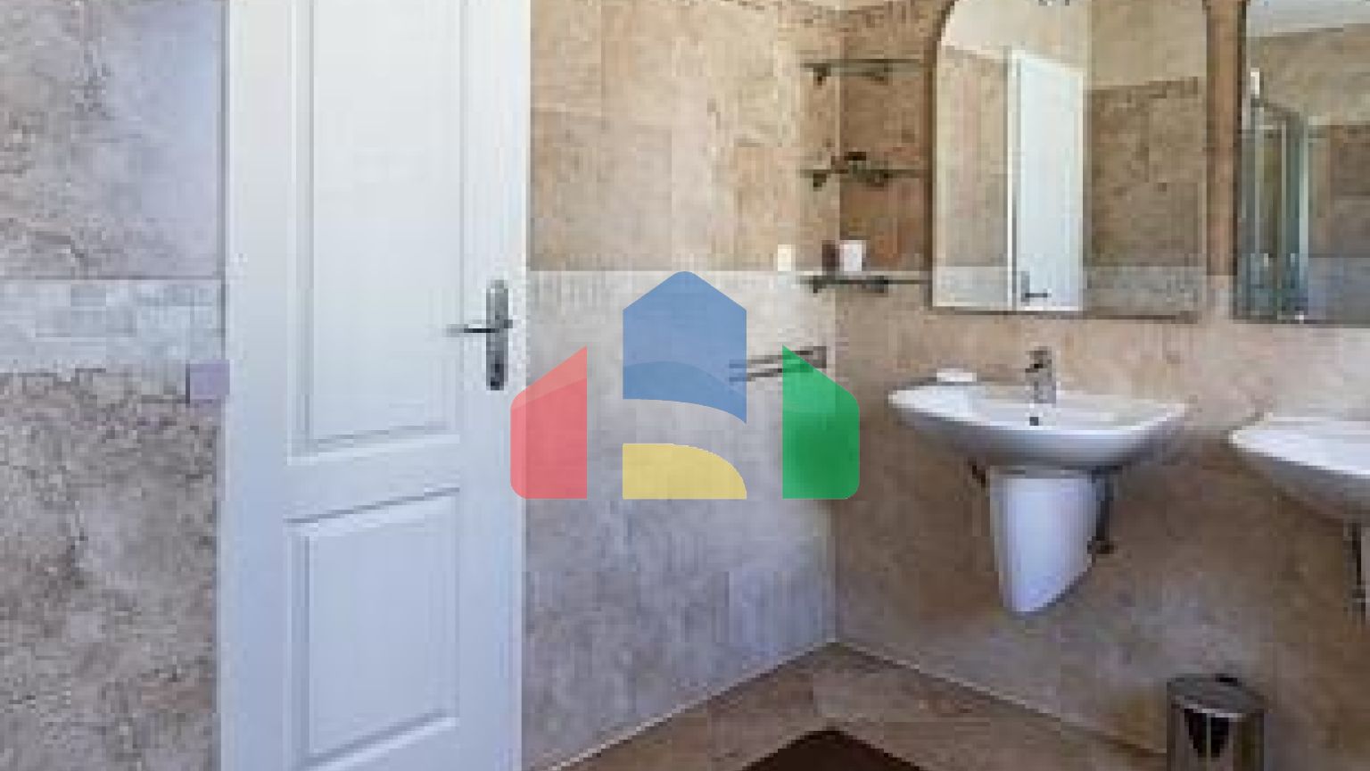 Просторная двухуровневая квартира с видом на море в Свети-Стефане