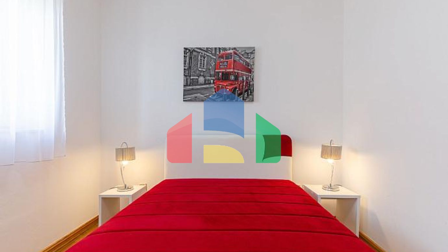 Просторная двухуровневая квартира с видом на море в Свети-Стефане