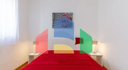 Просторная двухуровневая квартира с видом на море в Свети-Стефане