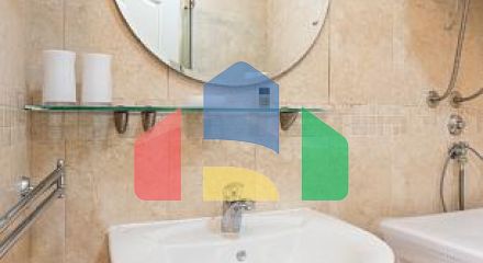 Просторная двухуровневая квартира с видом на море в Свети-Стефане