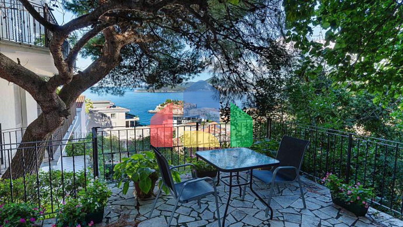 Квартира на продажу с видом на остров Свети Стефан