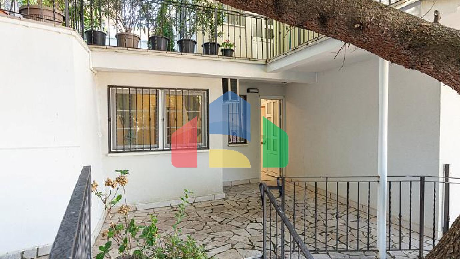 Квартира на продажу с видом на остров Свети Стефан