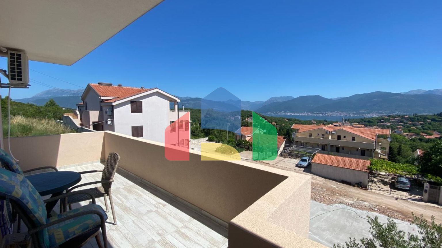 Новый дом с видом на море на полуострове Луштица