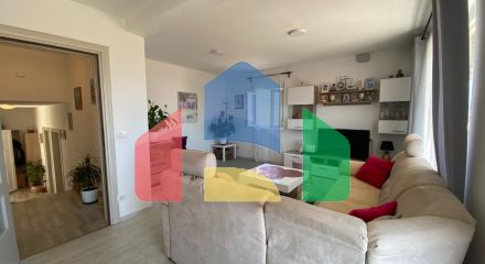 Новый дом с видом на море на полуострове Луштица