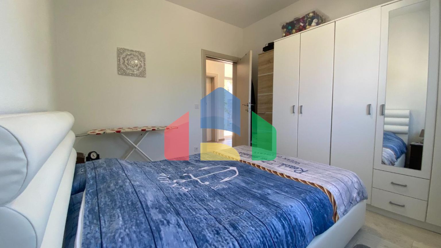 Новый дом с видом на море на полуострове Луштица