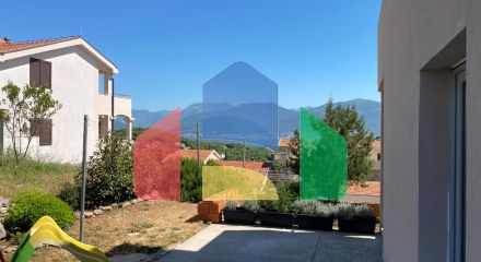 Новый дом с видом на море на полуострове Луштица