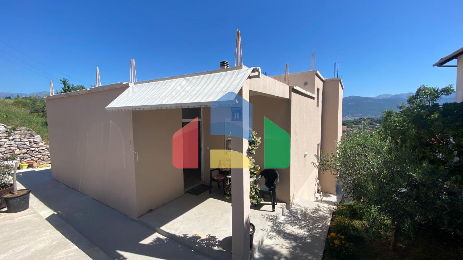 Новый дом с видом на море на полуострове Луштица