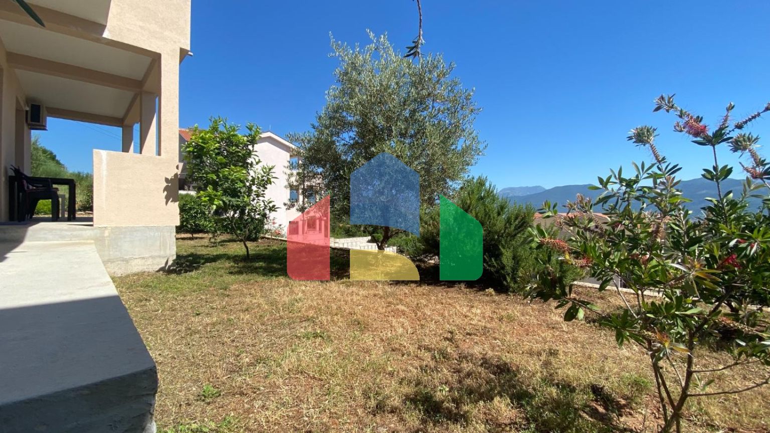 Новый дом с видом на море на полуострове Луштица