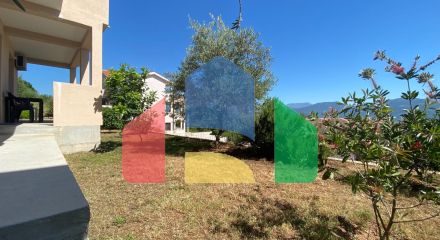 Новый дом с видом на море на полуострове Луштица