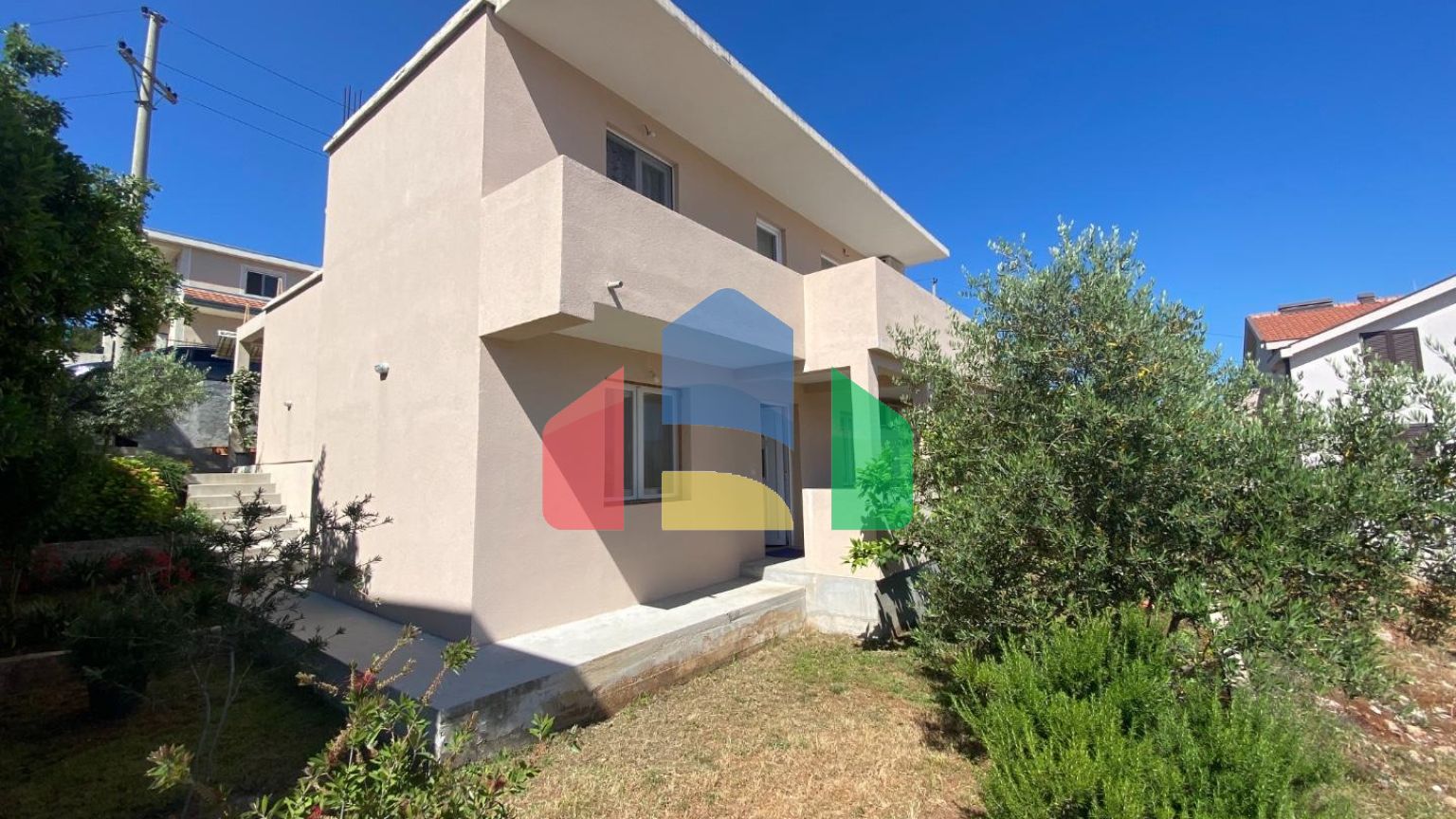 Новый дом с видом на море на полуострове Луштица