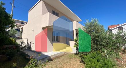 Новый дом с видом на море на полуострове Луштица