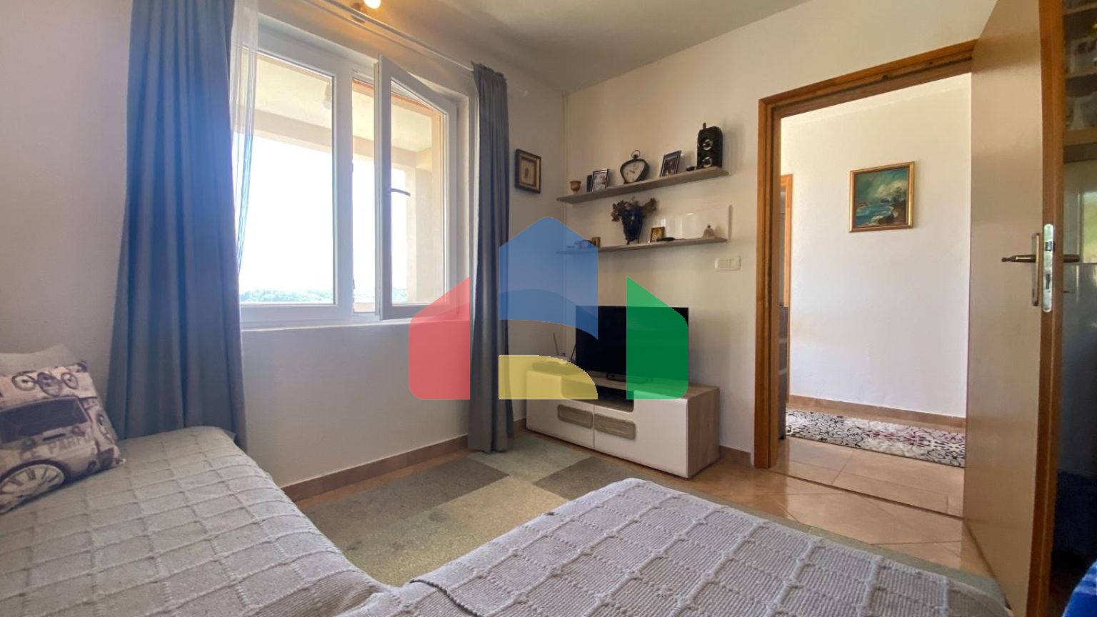 Новый дом с видом на море на полуострове Луштица