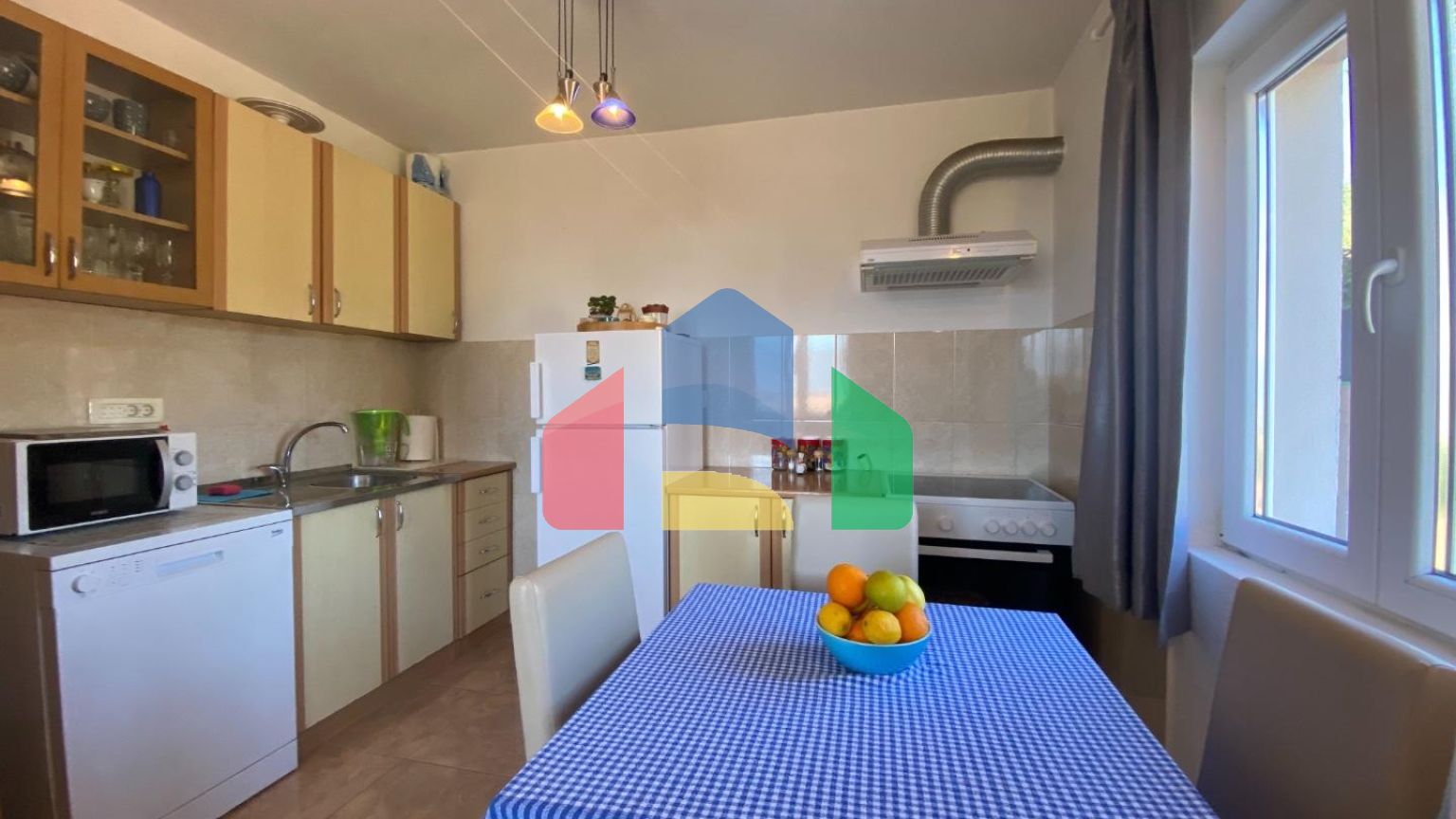 Новый дом с видом на море на полуострове Луштица