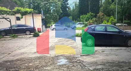 Дом в Тивате рядом с магистралью