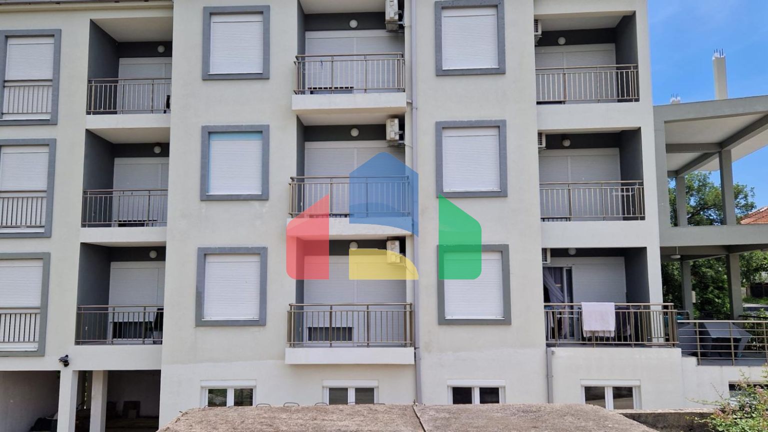 Готовый бизнес, мини-отель на 10 номеров в Тивате