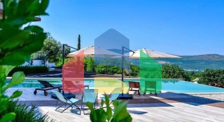 Шикарная квартира в жилом комплексе с приватной территорией Шикарная квартира в жилом комплексе с приватной территорией