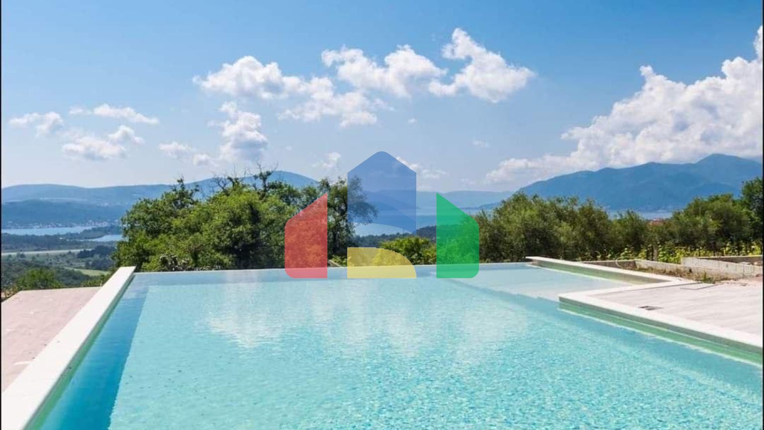 Шикарная квартира в жилом комплексе с приватной территорией