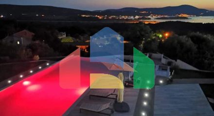 Шикарная квартира в жилом комплексе с приватной территорией Шикарная квартира в жилом комплексе с приватной территорией