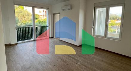 Квартира с одной спальней и паркинг-местом в клубном доме в Тивате